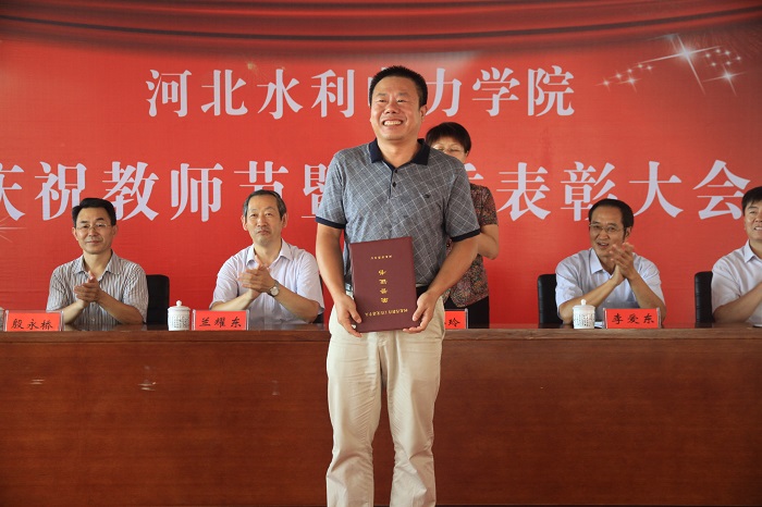 张主任.jpg 张主任.jpg